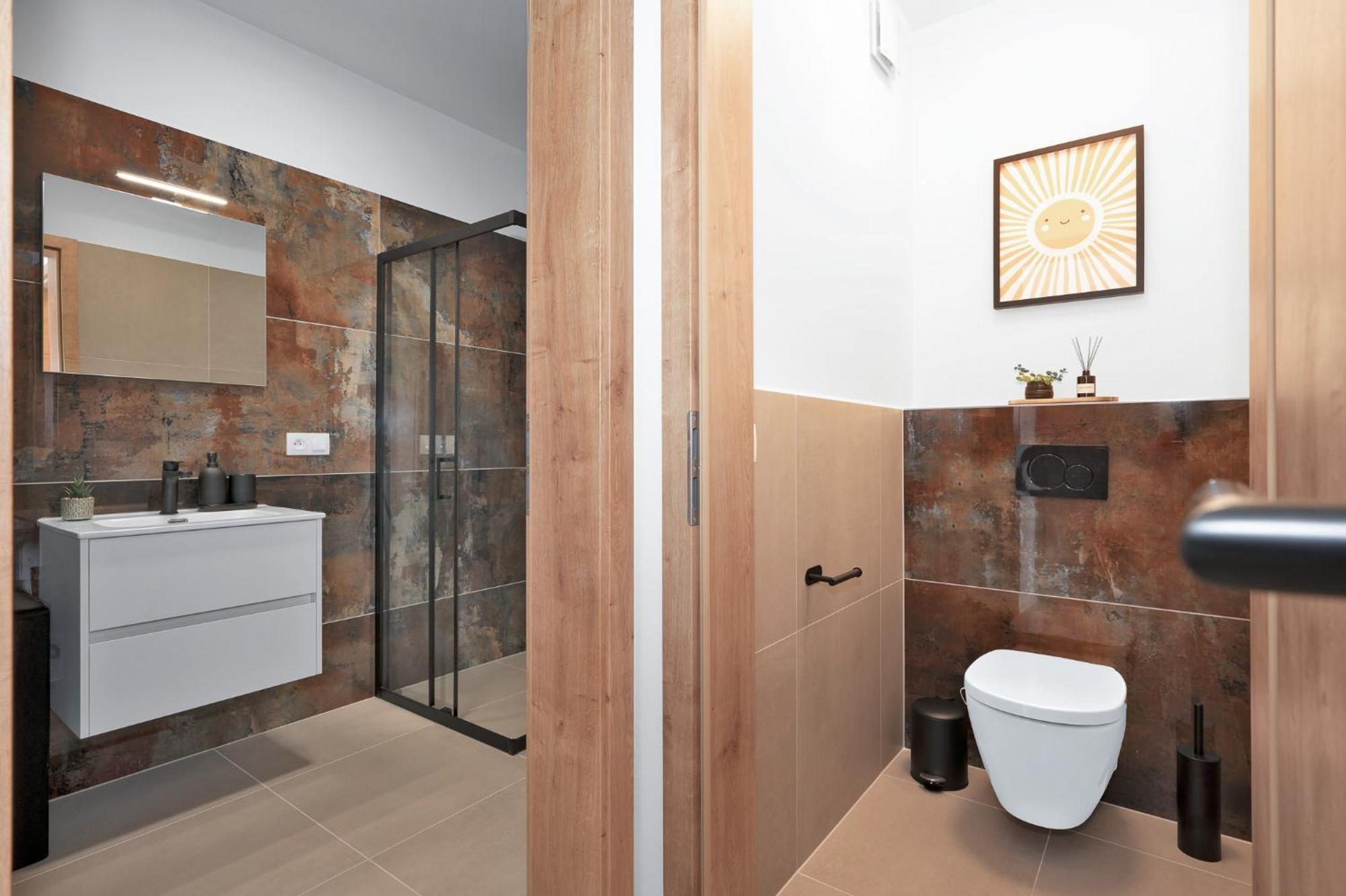 Fully Equipped Apartments With Terraces, Free Garage Parking, Netflix & Ac - By Apartmany Slapanice Cz Extérieur photo