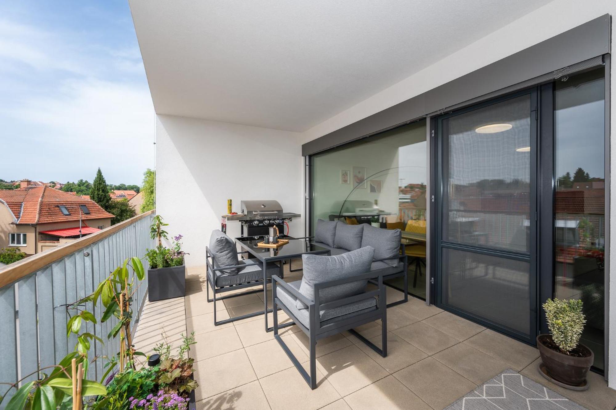 Fully Equipped Apartments With Terraces, Free Garage Parking, Netflix & Ac - By Apartmany Slapanice Cz Extérieur photo