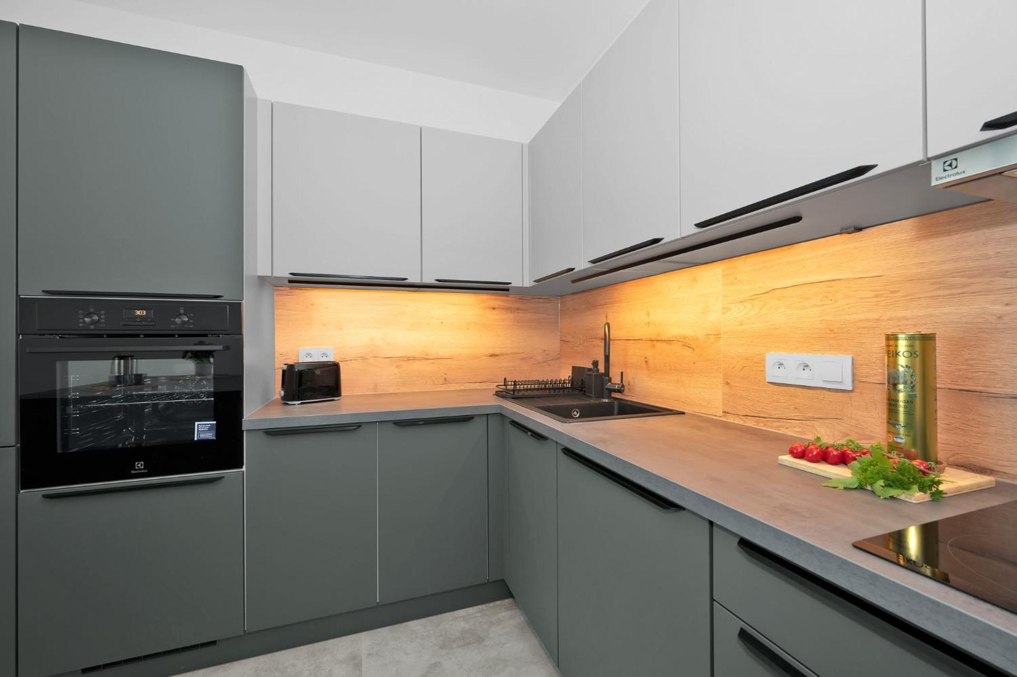 Fully Equipped Apartments With Terraces, Free Garage Parking, Netflix & Ac - By Apartmany Slapanice Cz Extérieur photo